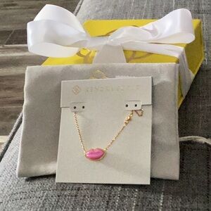NWT AND BOX Kendra Scott pink lips necklace
